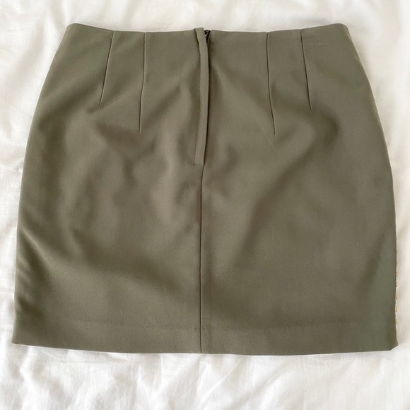 Green skirt - Picture 2 of 2